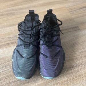 S.I.A (Somewhere in America) sneaker in men's size 7.